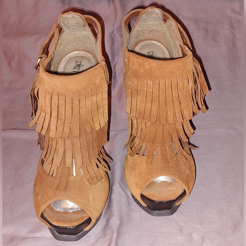 Nadara open toe fringe sandal pumps size 81/2 suede color tan (light brown)